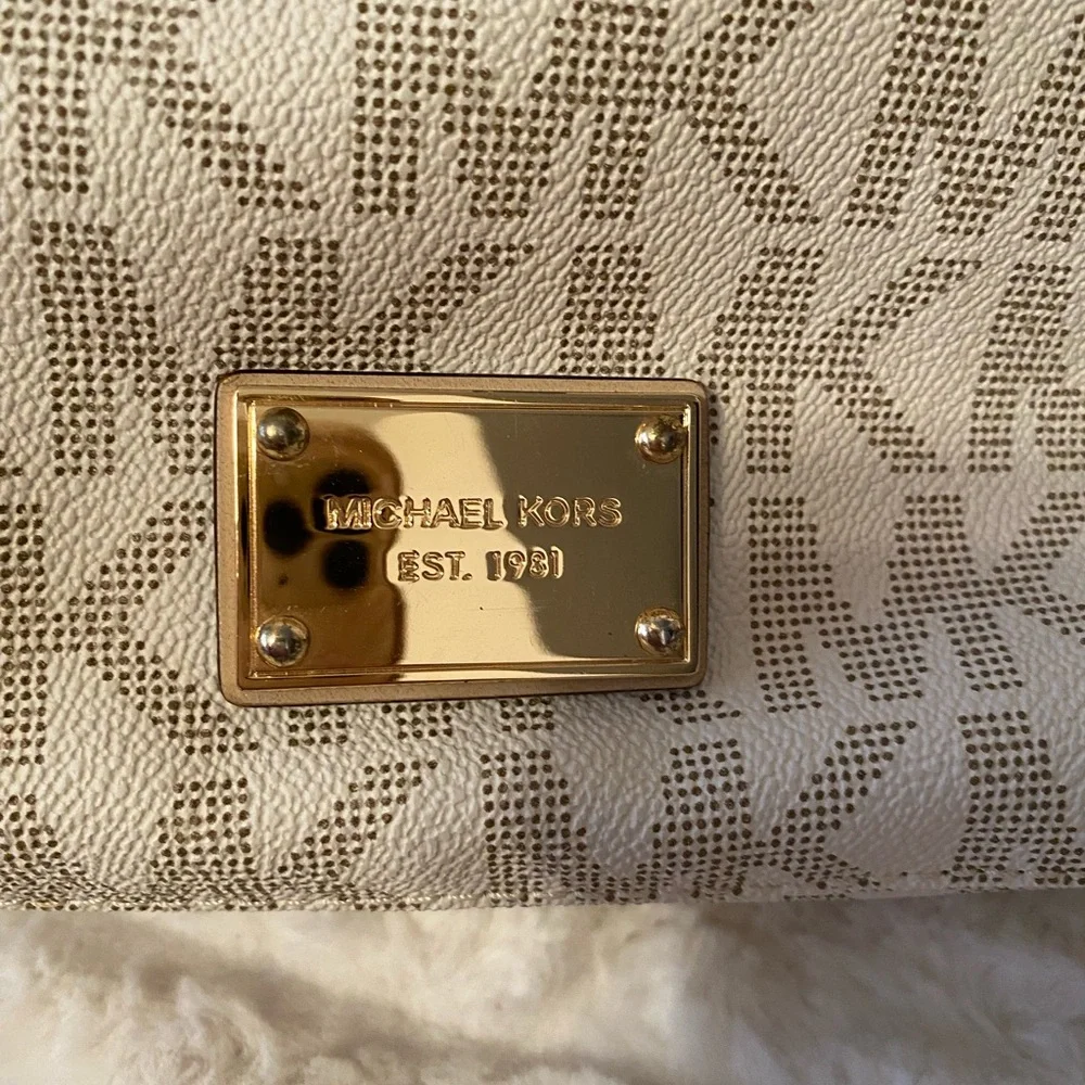 ❤️Flash SALE❤️Like New Michael Kors Crossbody Bag